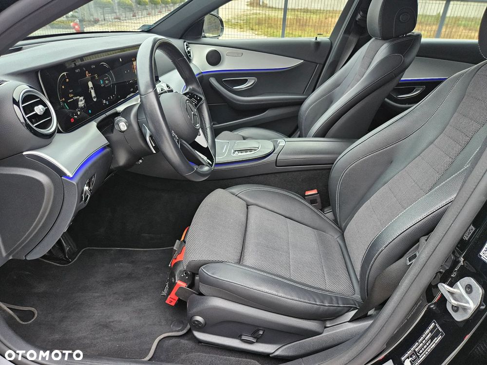 Mercedes-Benz Klasa E 220 d 4-Matic 9G-TRONIC - 19