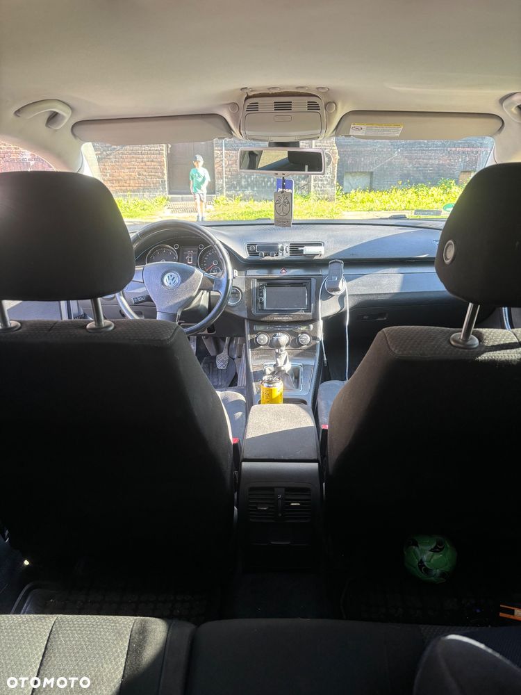 Volkswagen Passat 1.6 Comfortline Family - 6