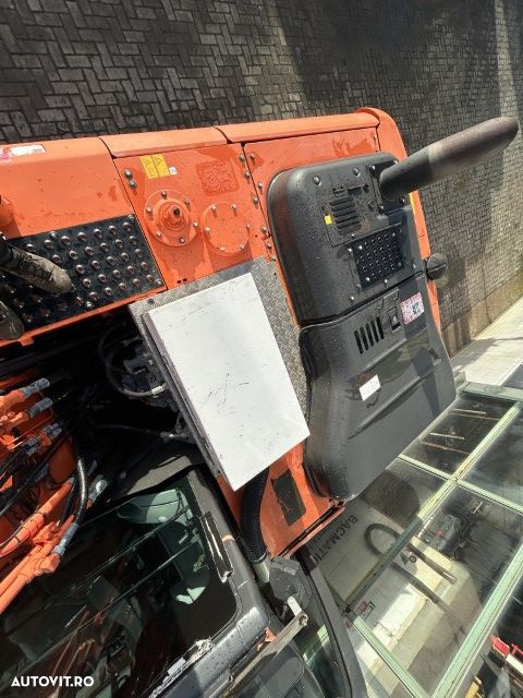 Hitachi ZH210LC-5B - 13