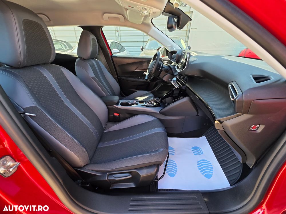 Peugeot 2008 PureTech 130 EAT8 GT - 17