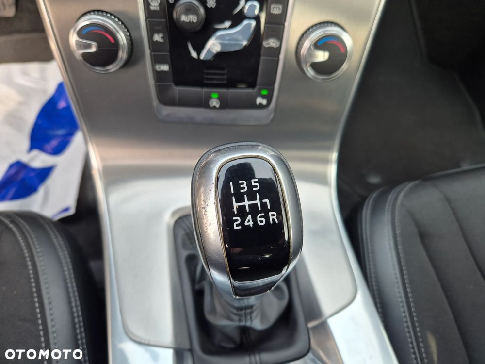 Volvo S60 D2 Momentum - 34