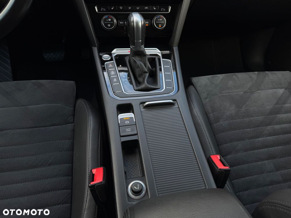 Volkswagen Passat 2.0 TDI 4Mot Elegance DSG - 17