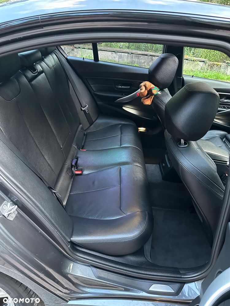 BMW Seria 3 325d M Sport - 25