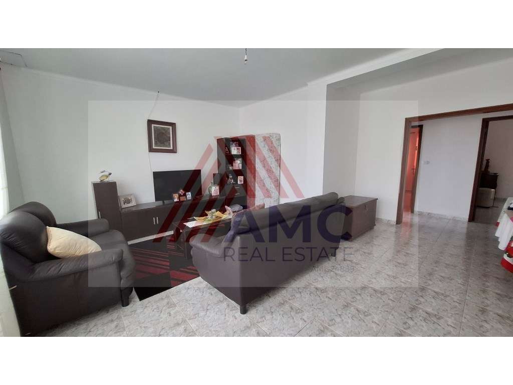 VENDE-SE EXCELENTE MORADIA NA MADALENA DO PICO - Grande imagem: 3/17