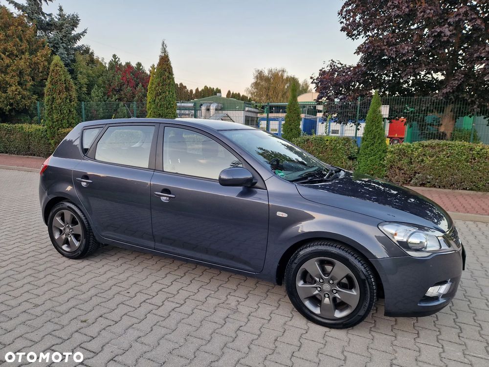 Kia Ceed - 11