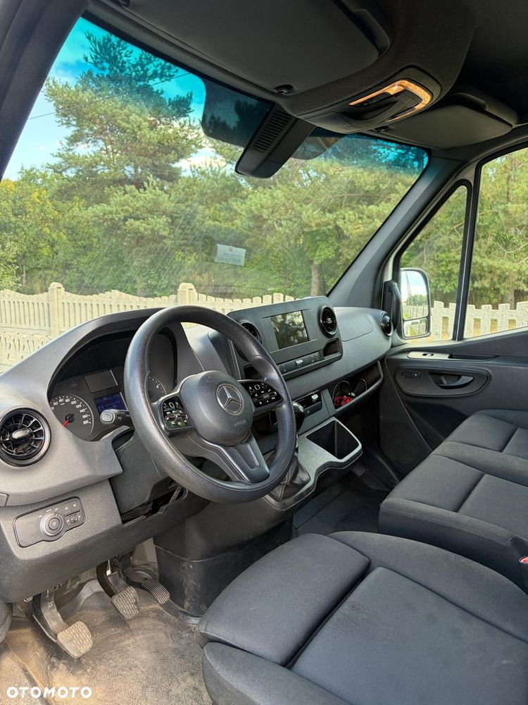 Mercedes-Benz Sprinter - 11