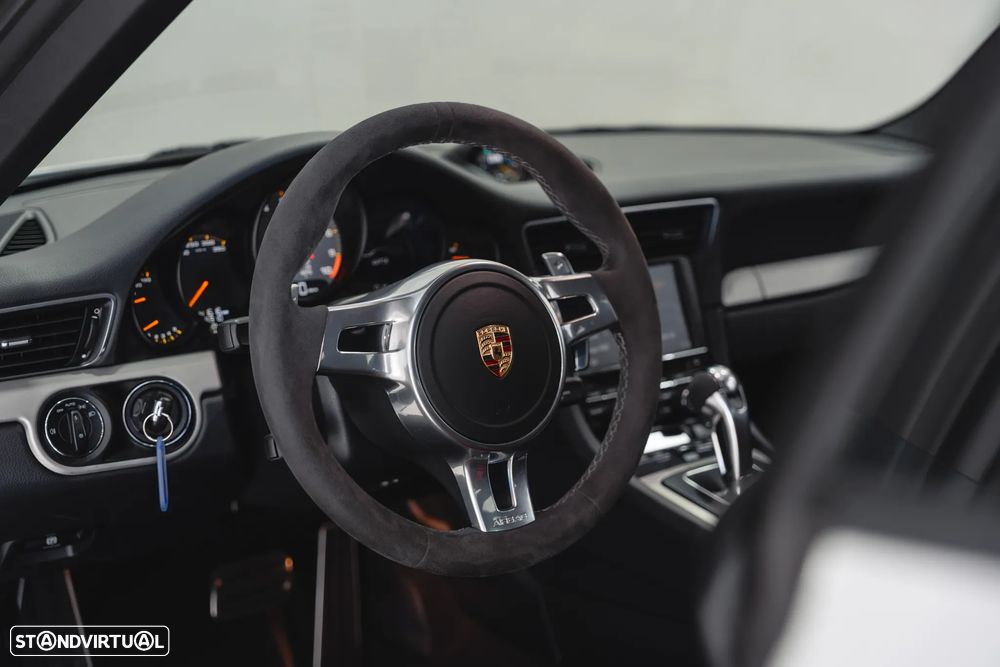 Porsche 911 Série F - 31