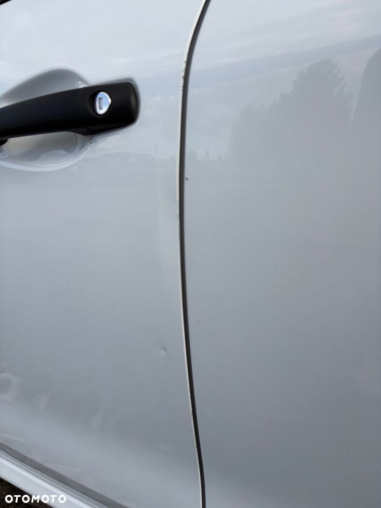 Peugeot 208 - 14