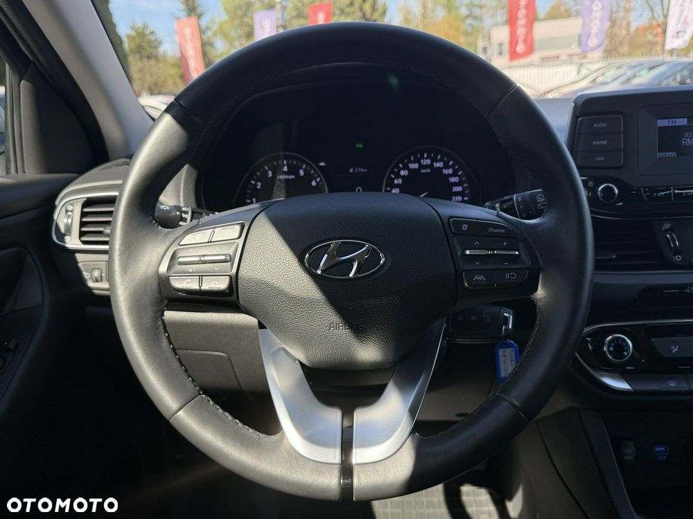 Hyundai i30 1.5 DPI Classic + - 16