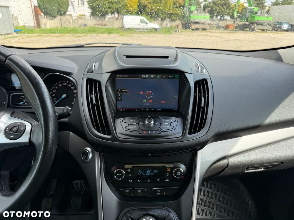 Ford Kuga 1.5 EcoBoost 2x4 Titanium - 3