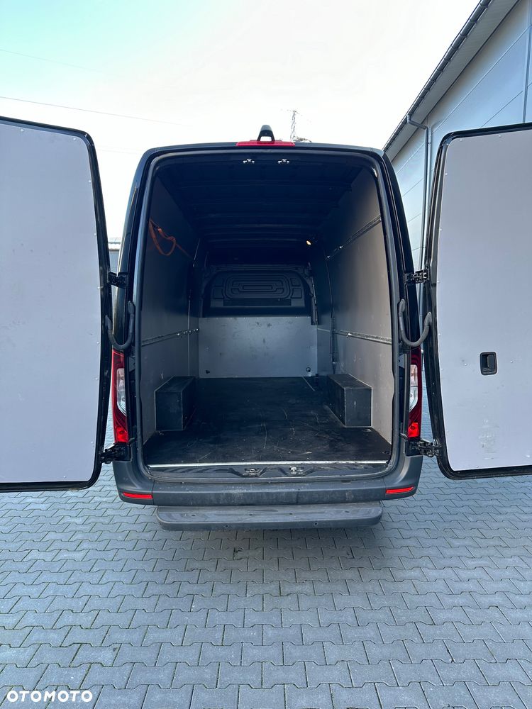 Mercedes-Benz Sprinter - 10