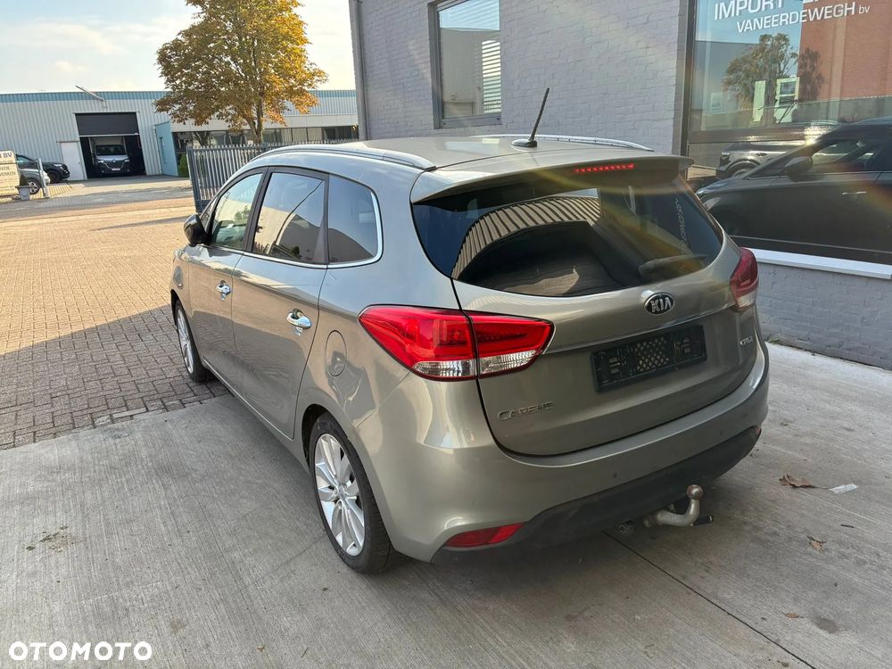 Kia Carens - 1