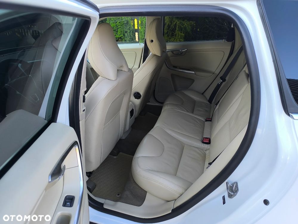 Volvo XC 60 3.2 AWD Kinetic - 11