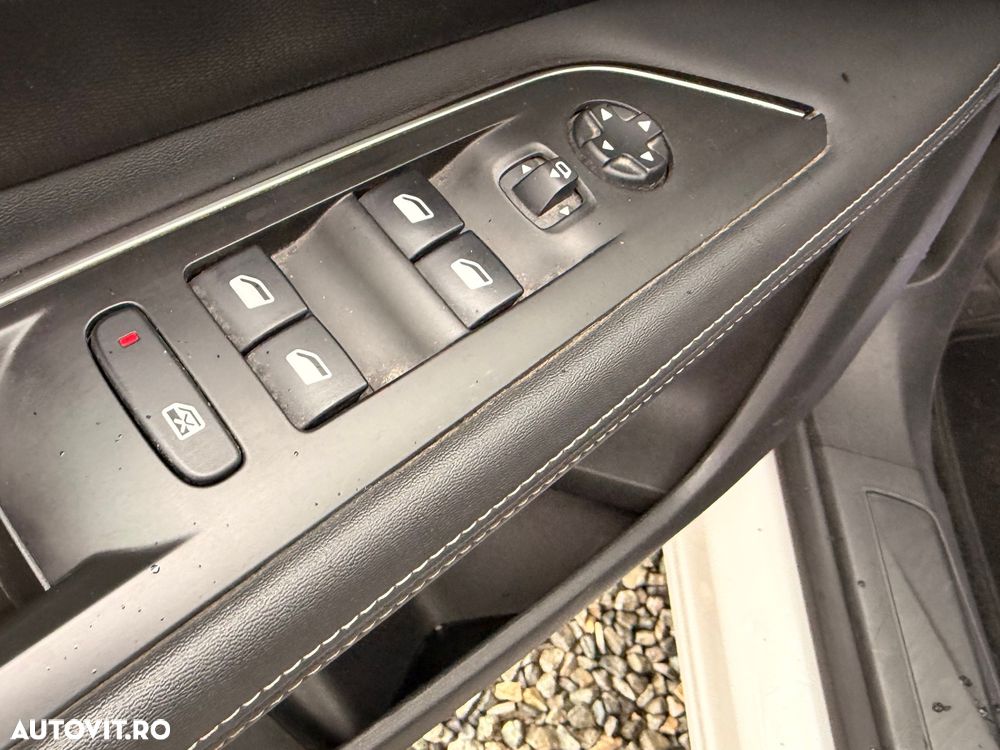 Peugeot 3008 PureTech 130 Stop & Start GPF Allure - 17