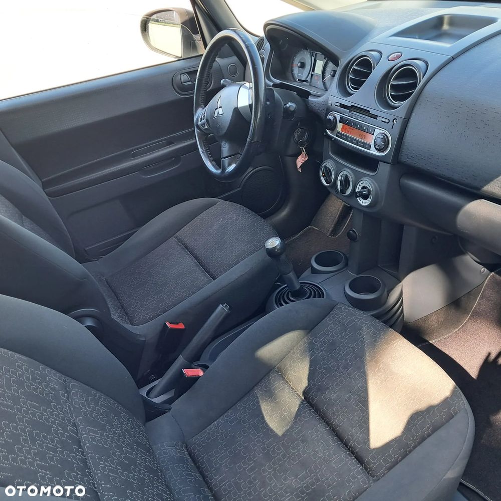 Mitsubishi Colt - 4