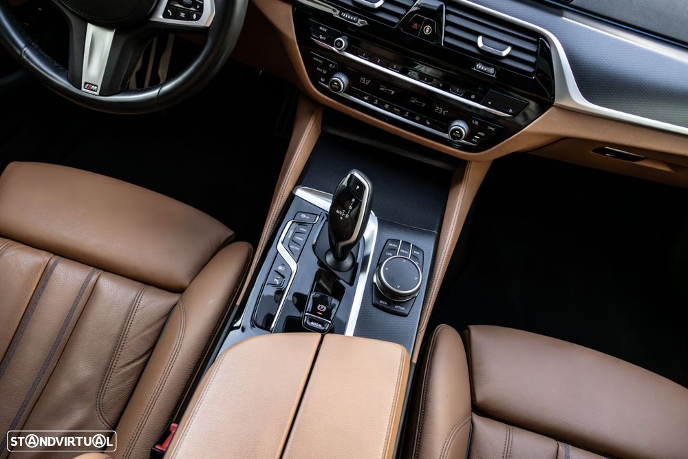 BMW 530 e Pack Desportivo M - 22