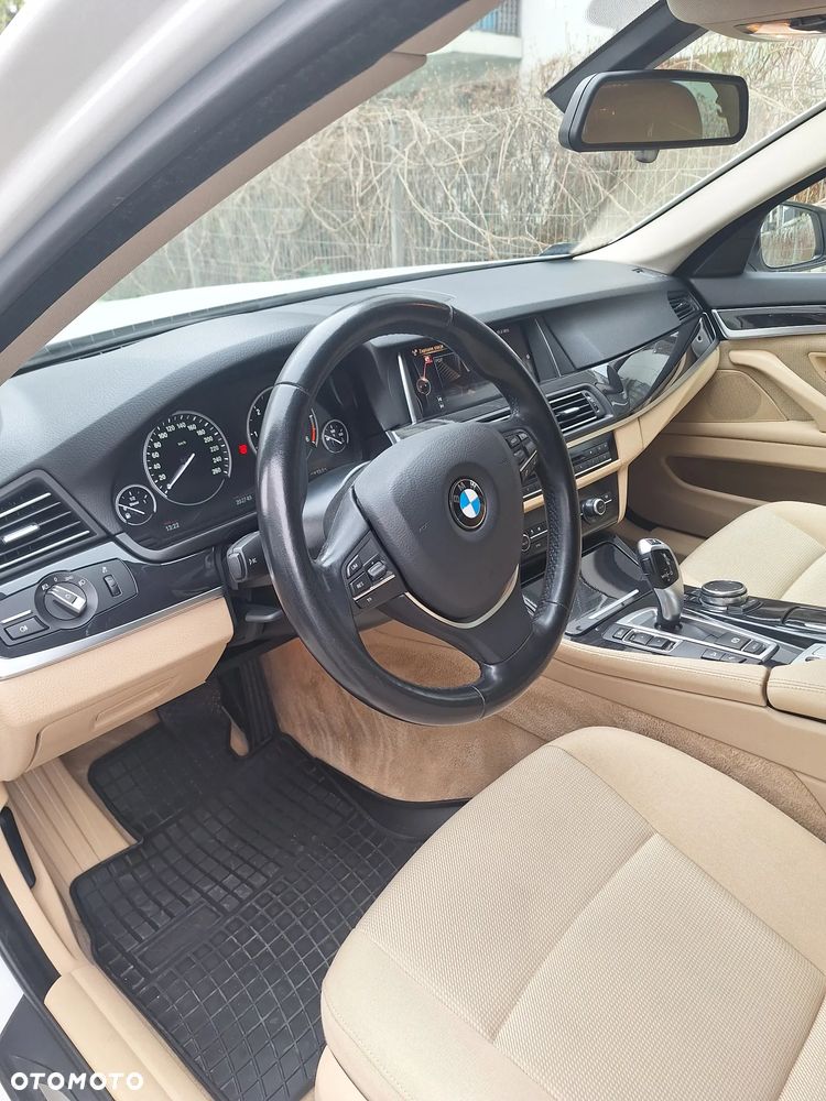 BMW Seria 5 520d xDrive - 6