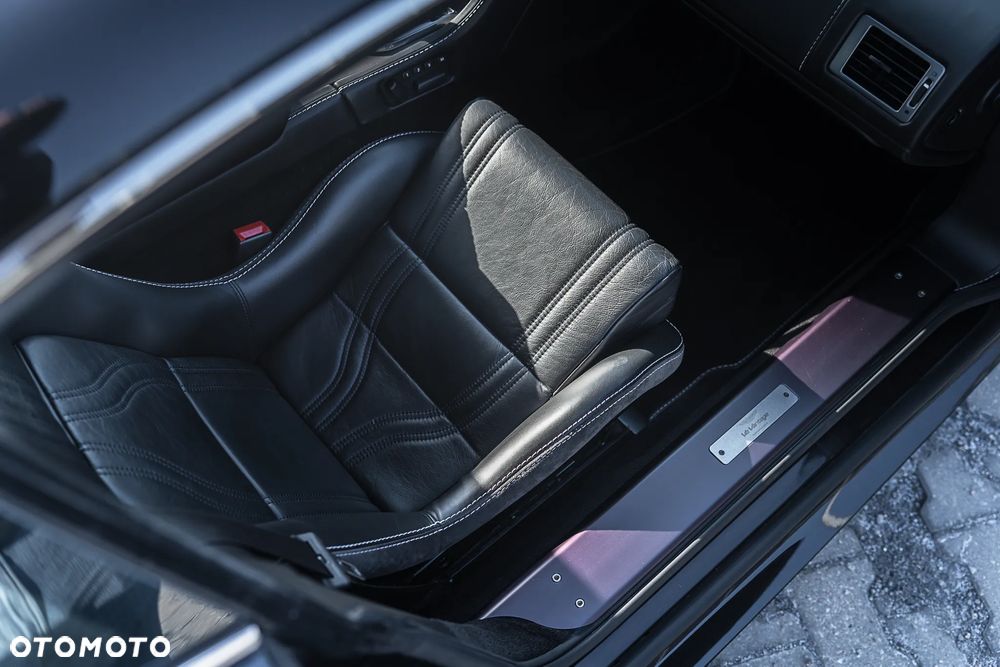 Aston Martin V12 Vantage Carbon Black - 29