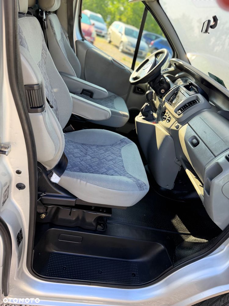 Opel Vivaro - 11