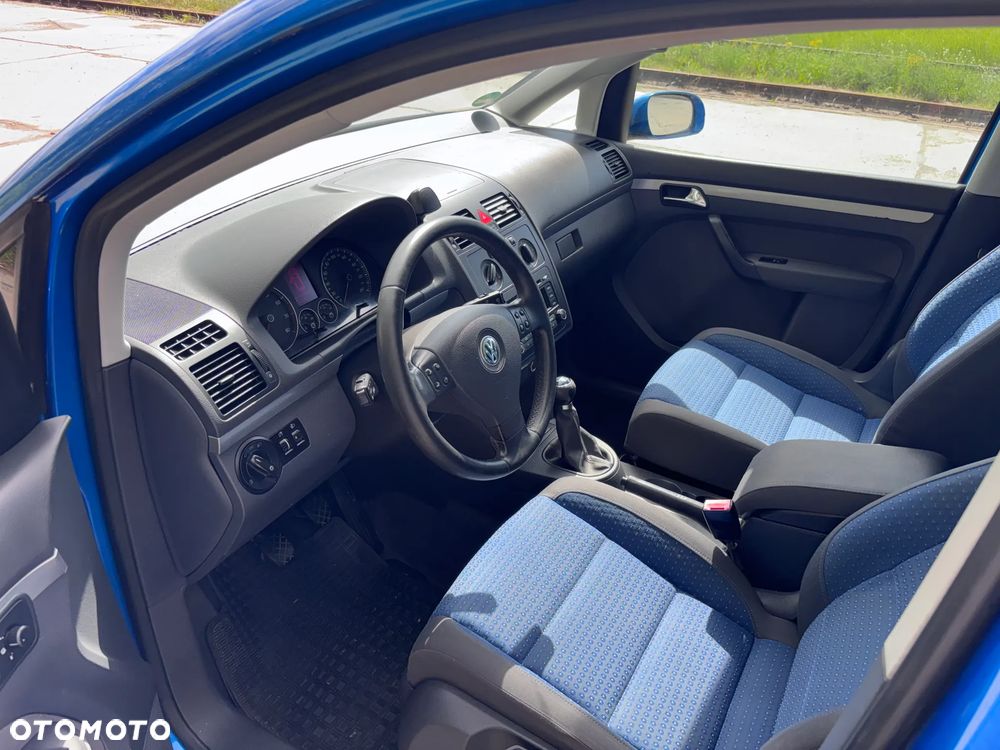 Volkswagen Touran 1.6 FSI - 9