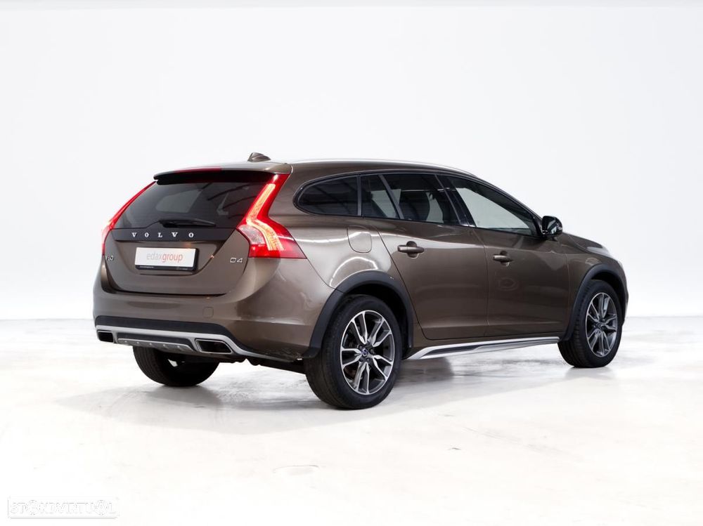 Volvo V60 Cross Country - 3