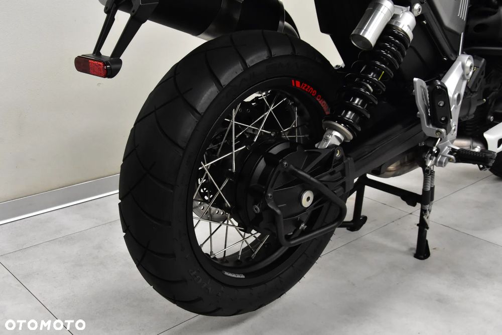 Moto Guzzi V85 - 36