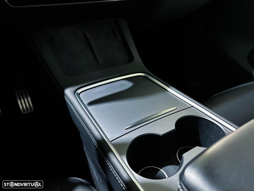 Tesla Model Y Performance Dual Motor AWD — fotografia 50