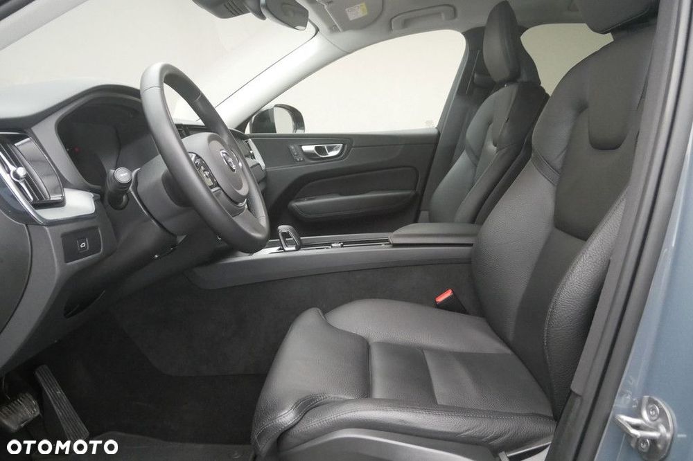 Volvo XC 60 B4 D Plus Dark - 12