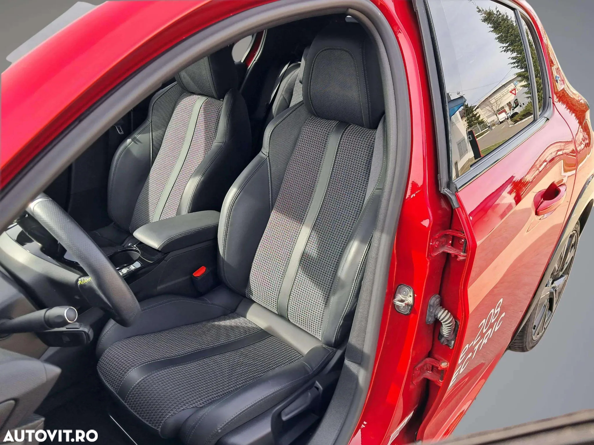Peugeot 208 e-208 GT - 14