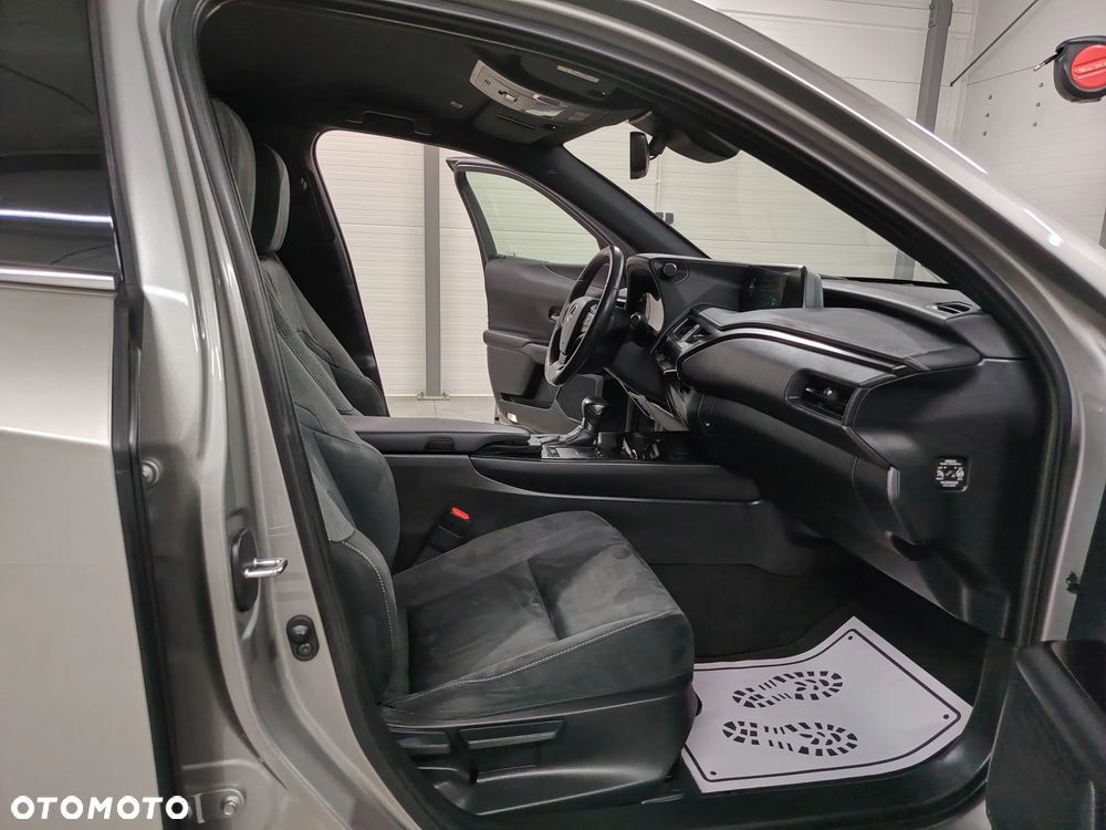 Lexus UX 250h Elegance 2WD - 29