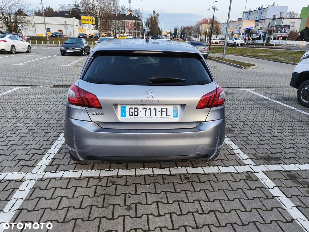 Peugeot 308 1.2 PureTech Allure S&S EAT8 - 6