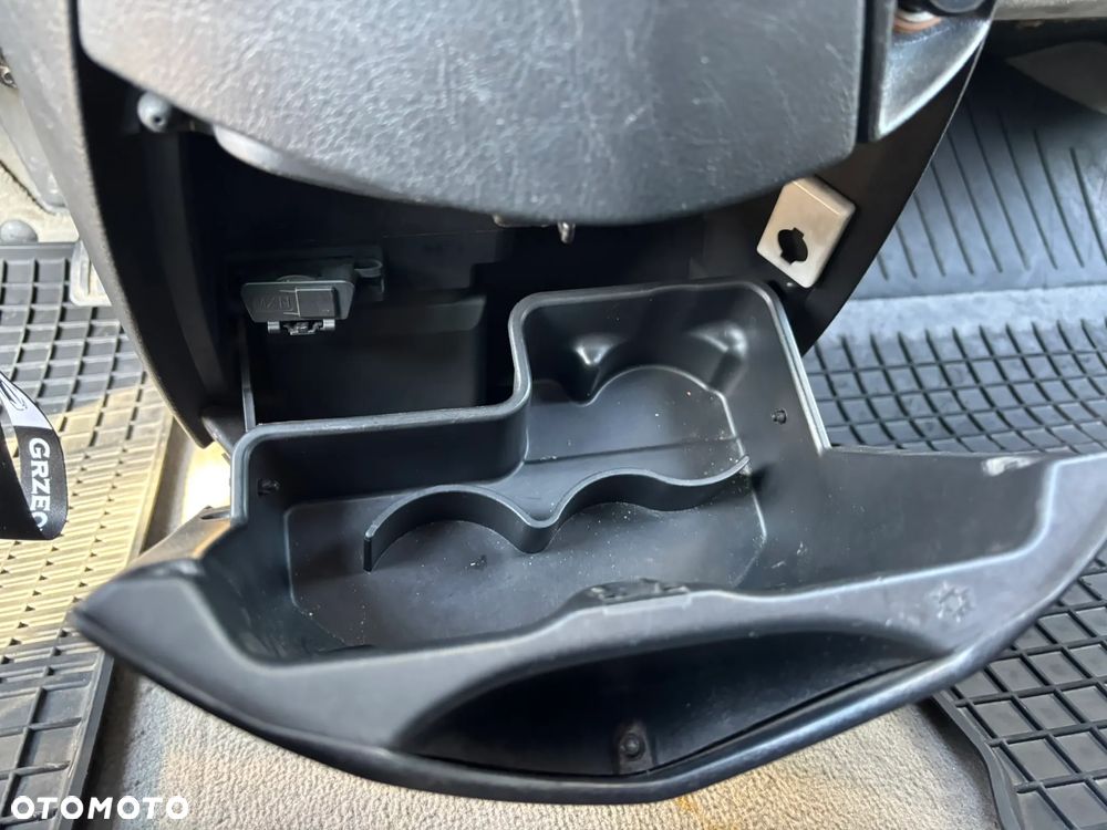 Peugeot 807 HDi 170 Bi-Turbo Automatik Platinum Pullmann - 33