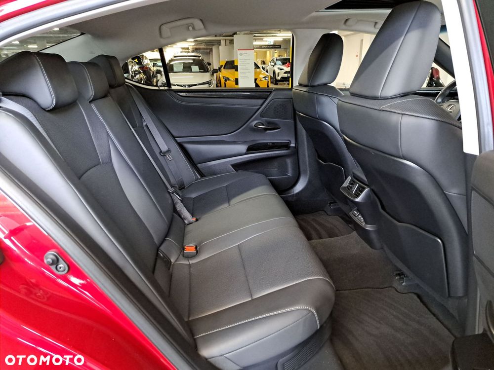 Lexus ES 300h Business Edition - 15
