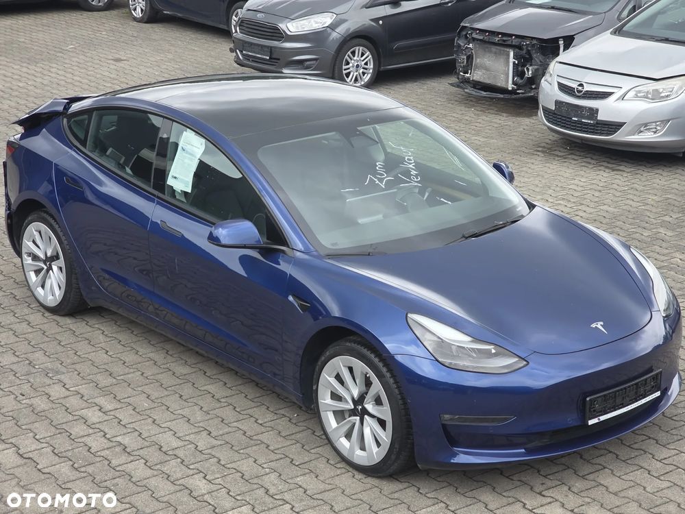 Tesla Model 3 - 1