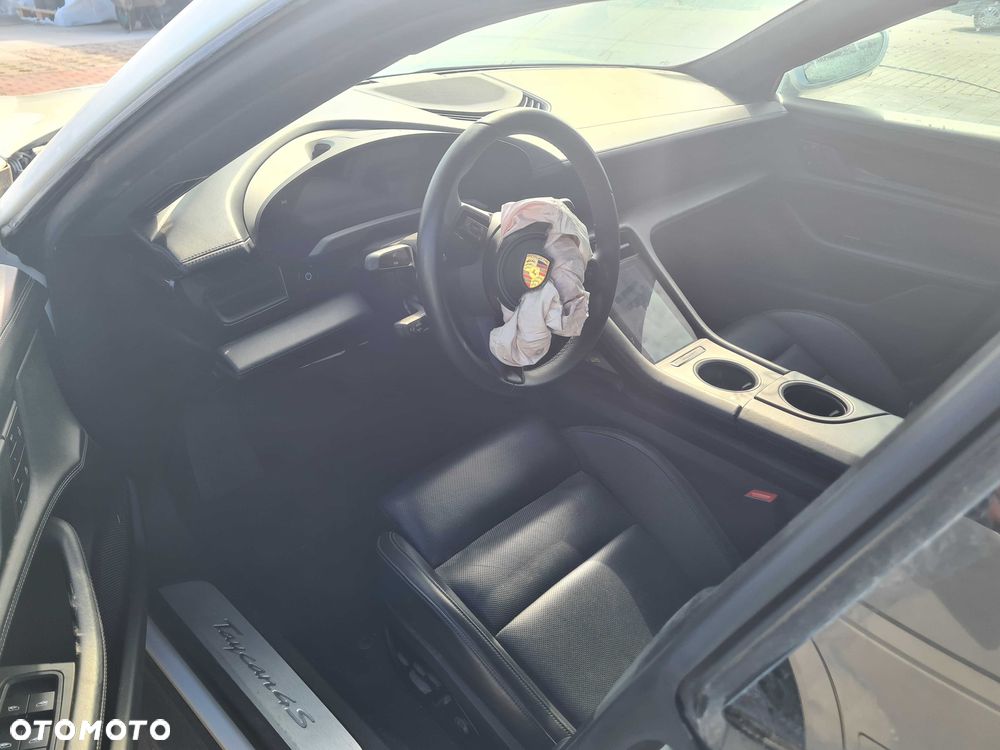 Porsche Taycan - 6