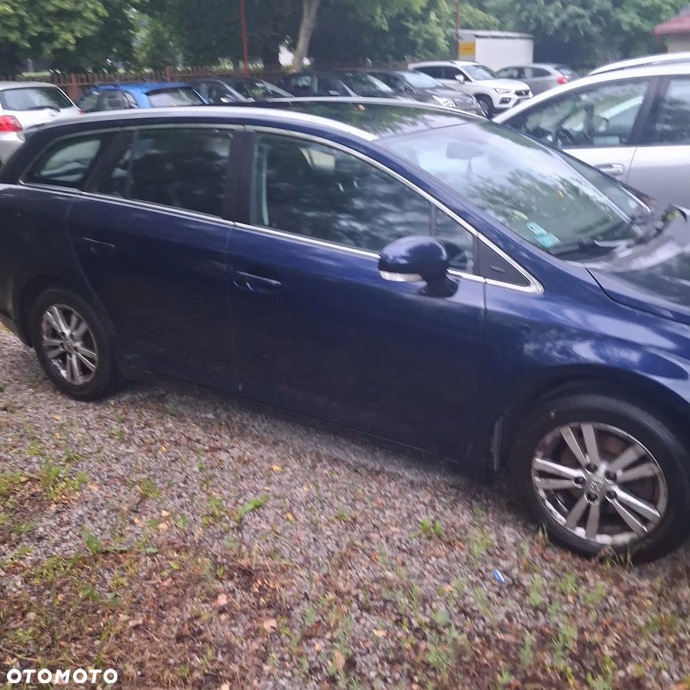 Toyota Avensis 2.0 D-4D Premium - 4