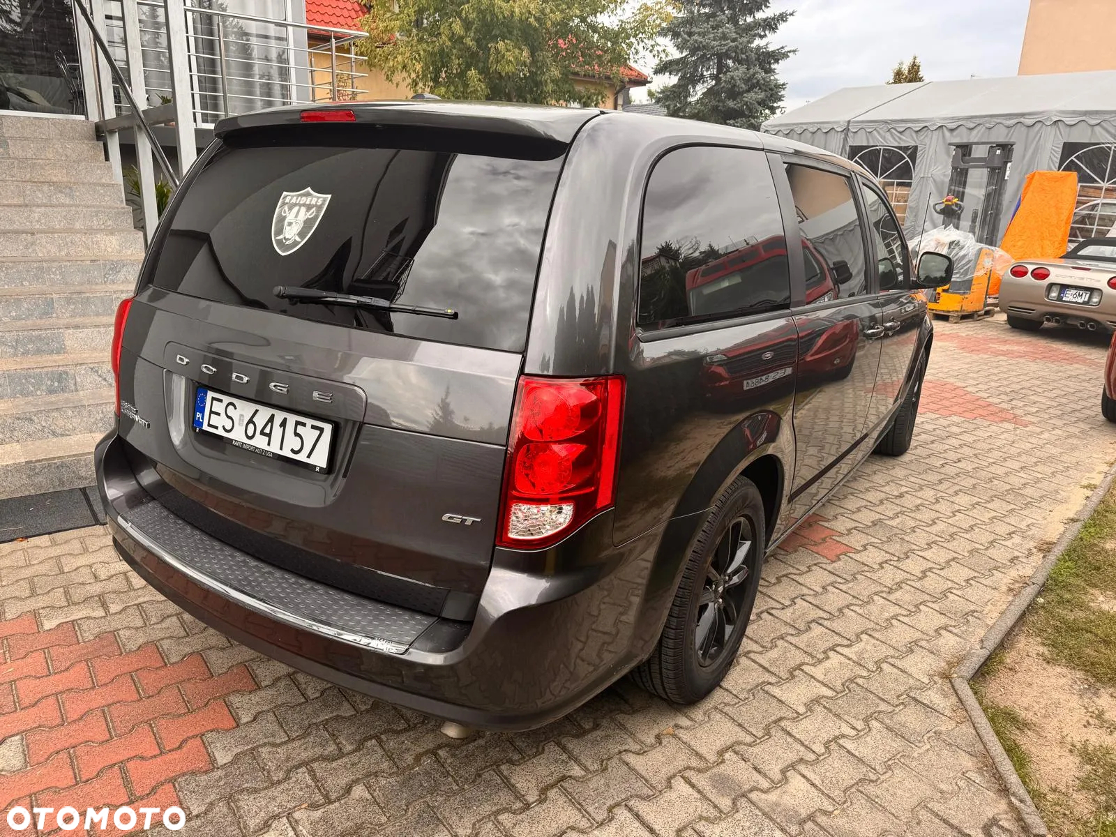 Dodge Grand Caravan - 4