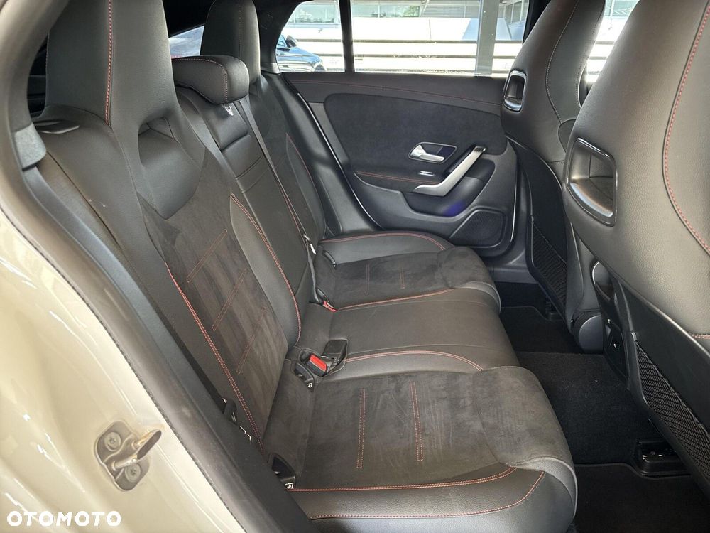 Mercedes-Benz CLA - 21