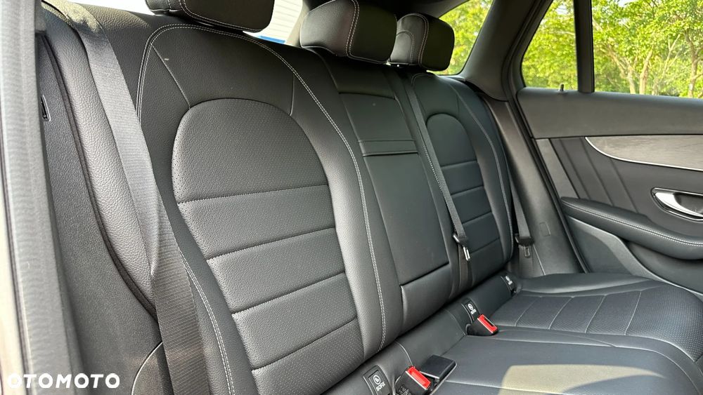 Mercedes-Benz GLC 300 4Matic 9G-TRONIC AMG Line Plus - 16