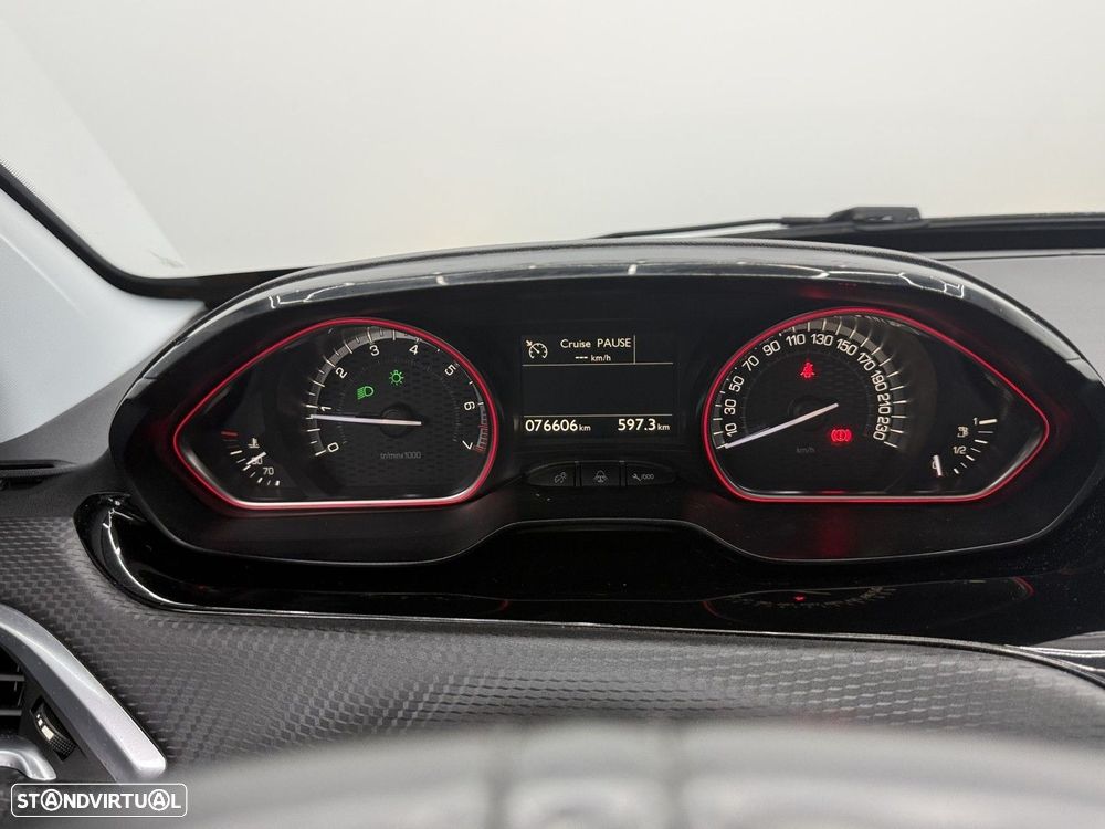 Peugeot 2008 1.2 PureTech GT Line - 21