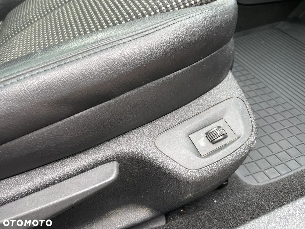 Peugeot 407 2.0 HDi Premium - 16