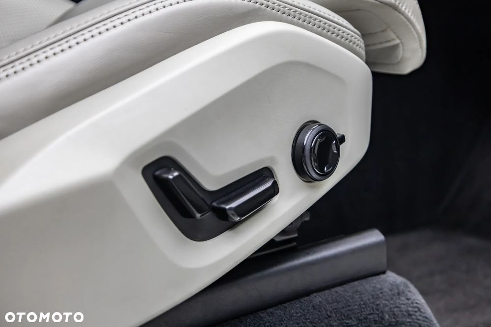 Volvo XC 90 B5 D AWD Inscription - 28