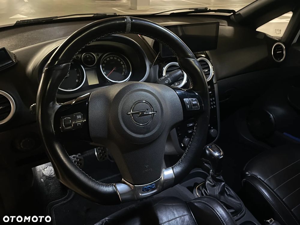 Opel Corsa 1.6T OPC - 8