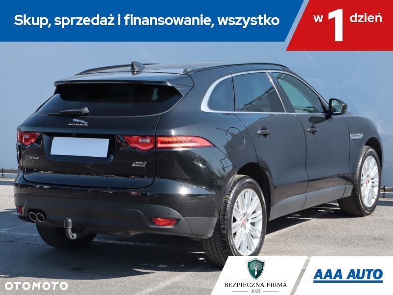 Jaguar F-Pace - 7