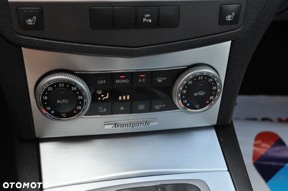 Mercedes-Benz Klasa C 200 CGI Automatik BlueEFFICIENCY Avantgarde - 30