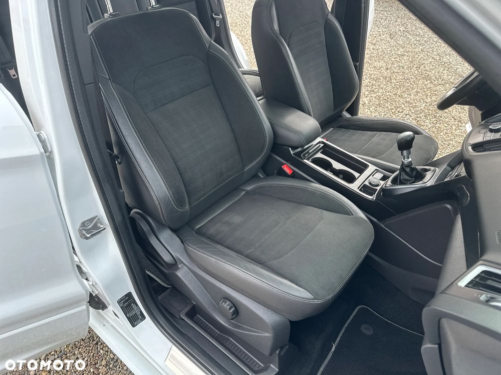 Ford Kuga 1.5 EcoBoost 2x4 ST-Line - 16