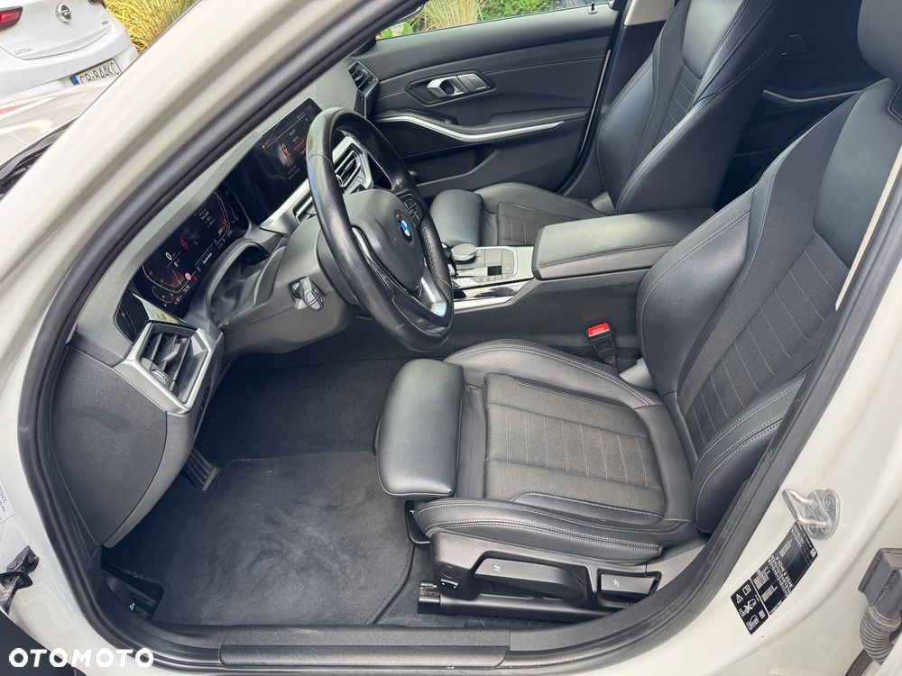 BMW Seria 3 320i xDrive Advantage sport - 17