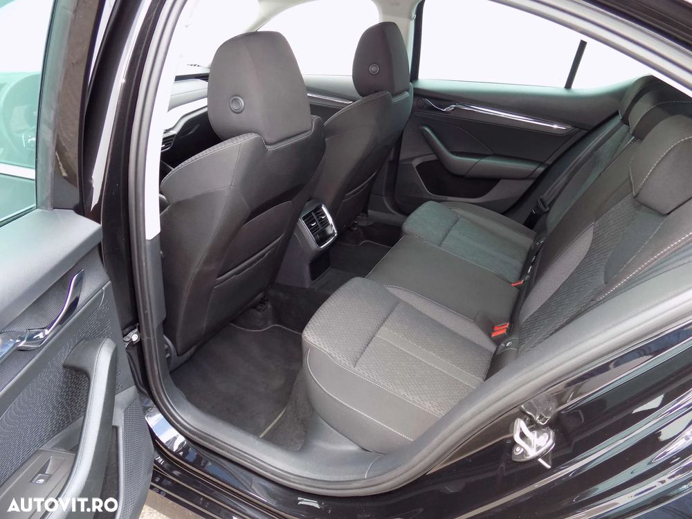 Skoda Octavia 2.0 TDI DSG First Edition - 26