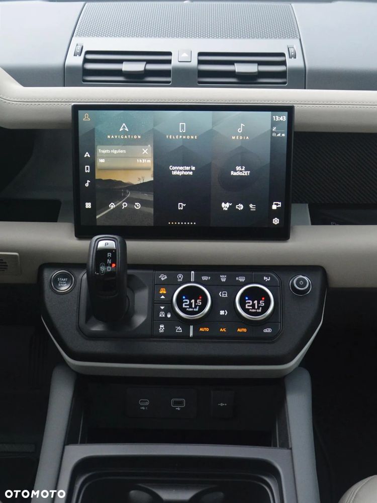 Land Rover Defender 110 D250 SE - 9