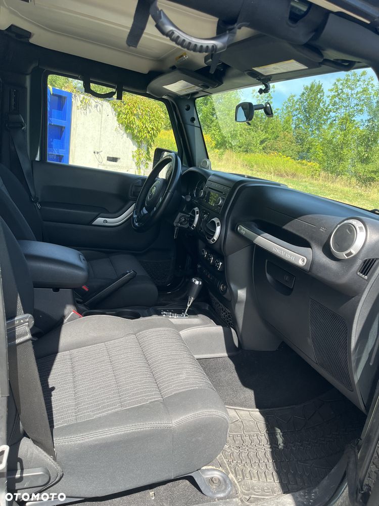 Jeep Wrangler 2.8 CRD Unlim Rubicon - 27